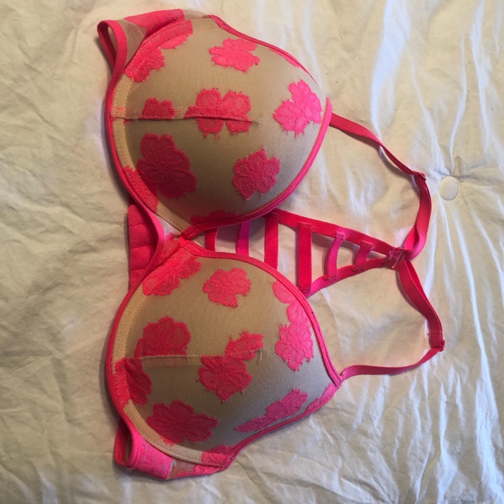 VS pink bra